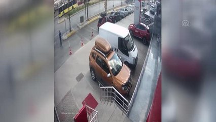 Ataşehir'de meydana gelen trafik kazasında iki kişi yaralandı