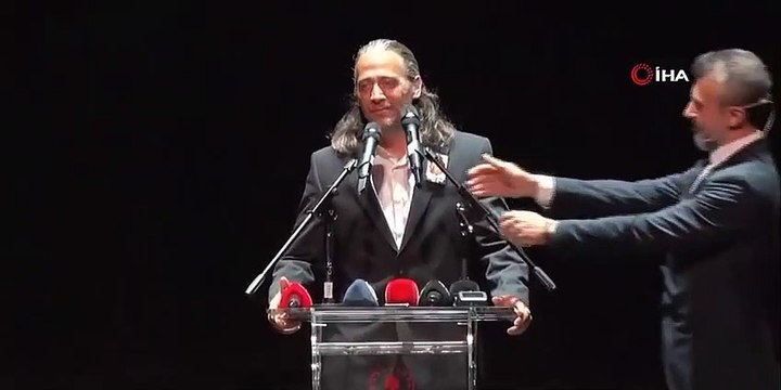 Cüneyt Arkın'ın Oğlundan Babasına Duygusal Veda: Her Cümlesi Yüreklere Dokundu - TGRT Haber