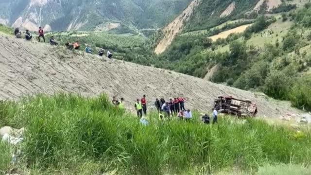 Son dakika haber: Minibüs kazasında hayatını kaybedenlerin cenazesi hastane morguna kaldırıldı