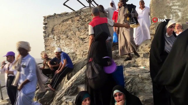 Peygamber Efendimize ’Oku’ emrinin geldiği Hira Dağı’na hacı adaylarının heyecanlı tırmanışı
