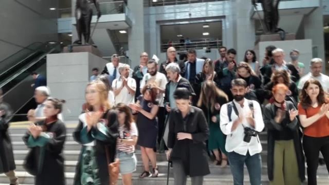 Çağlayan'daki 116'ncı "Adalet Nöbeti"Ne Basın Mensupları da Katıldı: "Gazetecilerin Kalemi Susturulamaz"