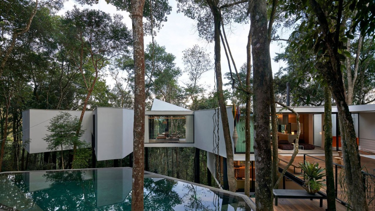 Açucena House in Nova Lima, Brazil