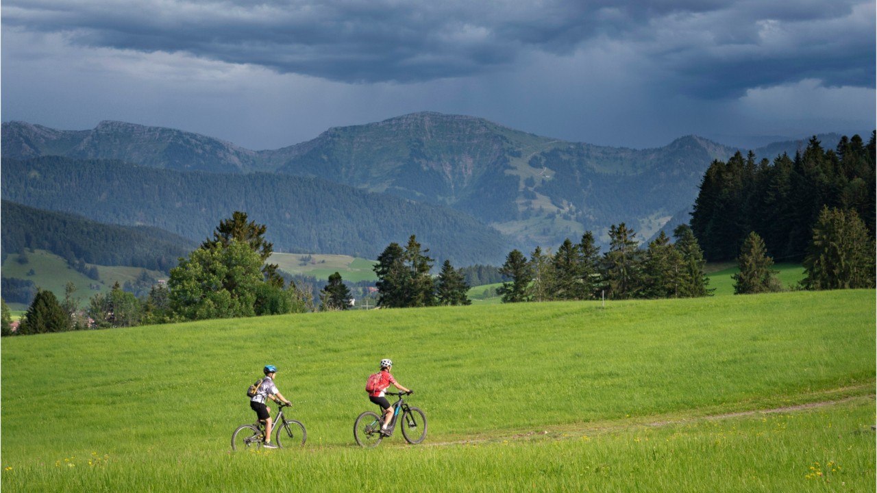 Erst Temperatursturz und Gewitter, dann Hitze in Deutschland