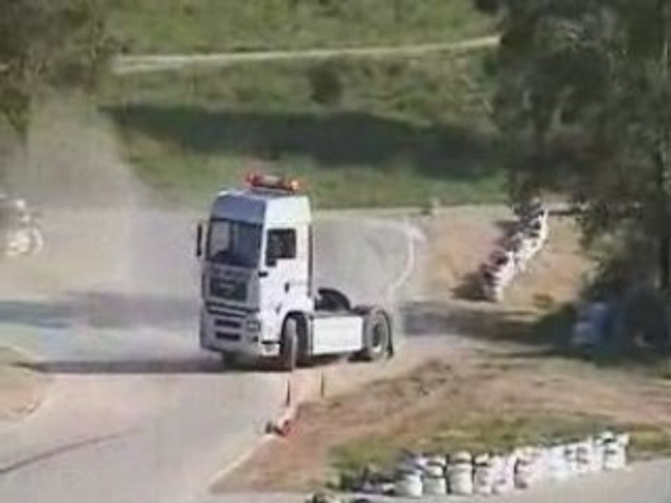 Impressionant - Drift en camion !