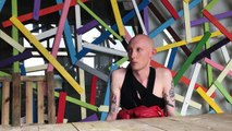 À Paris, des artistes LGBT+ russes en exil tentent de trouver leurs marques