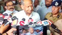 CM GEHLOT: पीएम मोदी करें अपील, उन्हें सुनना चाहता है पूरा देश