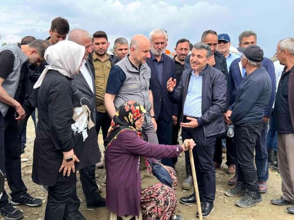Bakan Karaismailoğlu, kayıp genci arama çalışmalarını takip etti