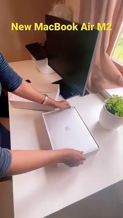 فتح صندوق الحاسوب المحمول MacBook Air M2 الجديد...