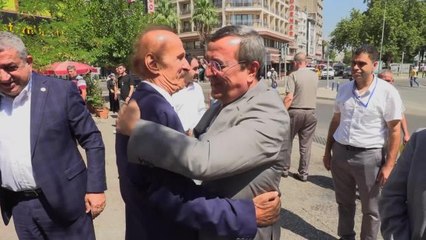 İzmir'de "Esnafın Ağabeyi" Mehmet Gönen'e Büyük Jest