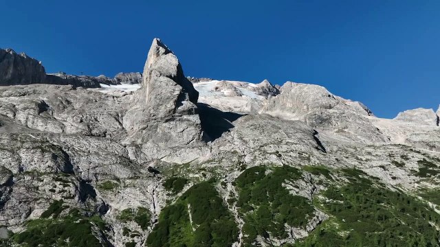 Crollo ghiacciaio Marmolada, continuano le ricerche dei dispersi: le immagini dal drone