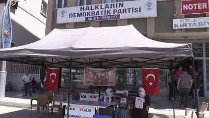 Son dakika haberi... Çocukları PKK'lı teröristlerce kaçırılan aileler HDP önündeki eylemlerini sürdürdü