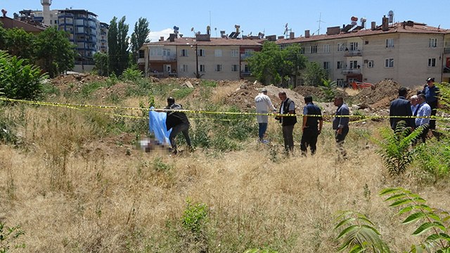 Malatya'da bir kişi boş arazide ölü bulundu