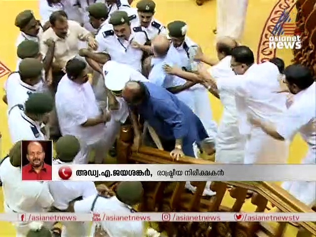 പൊതുമുതല്‍ തല്ലിത്തകര്‍ത്താല്‍ ജനപ്രതിനിധിക്ക് പരിരക്ഷ കിട്ടുന്നതെങ്ങനെ? അഡ്വ.ജയശങ്കറിന്റെ ചോദ്യം