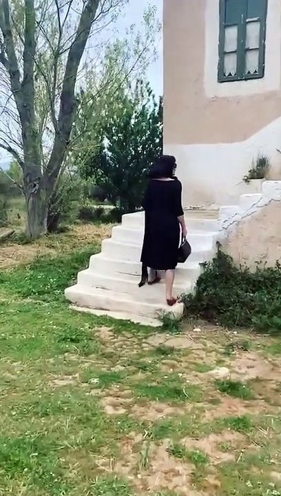 Άγριες Μέλισσες: Η Διδασκάλου αποχαιρετά το Δια...