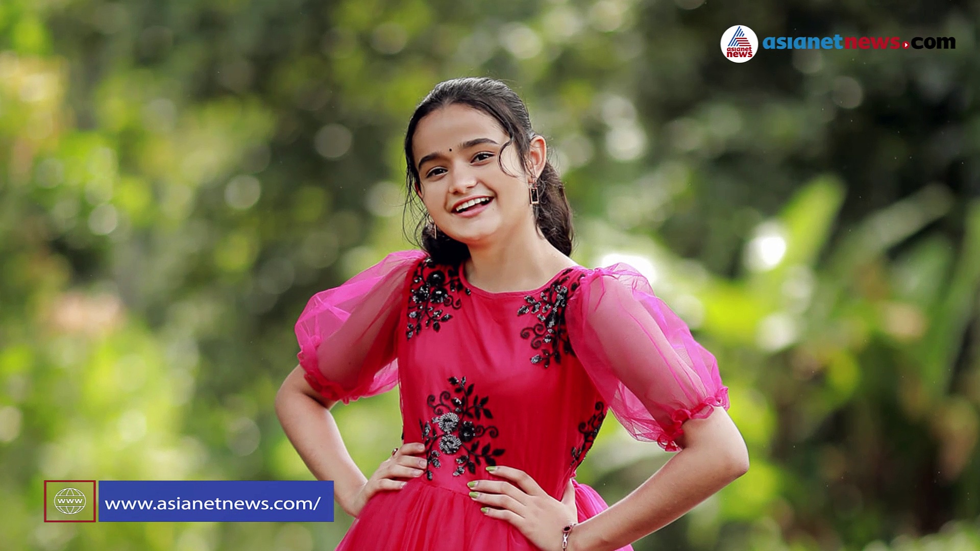 'ജാഡയാണോ മോളൂസേ'; ശ്രേയക്കൊപ്പമുള്ള ഫോട്ടോയുമായി മീനാക്ഷി