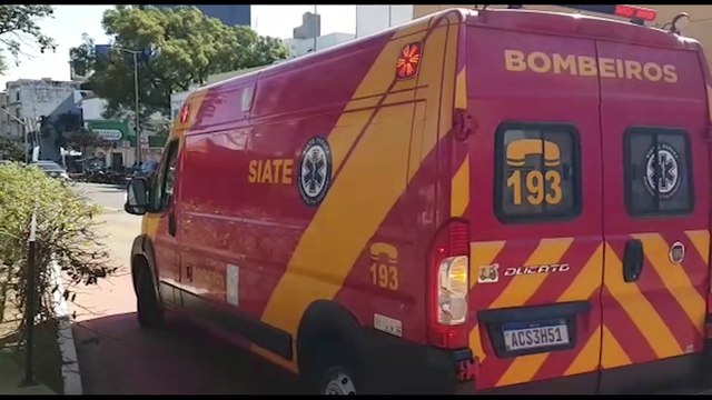 Colisão entre três bicicletas deixa homem ferido na Avenida Brasil