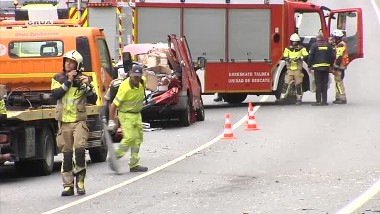 Un fallecido y cuatro heridos en una colisión múltiple en Álava