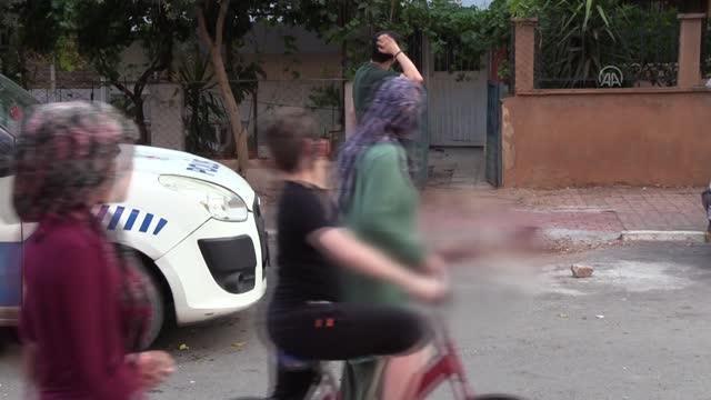 Bir kadın boğazından ve sırtından bıçaklandı