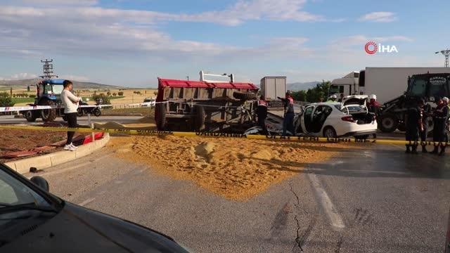Traktör römorkuna çarpan otomobil sürücüsü hayatını kaybetti.