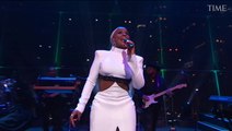 Mary J. Blige Performs 