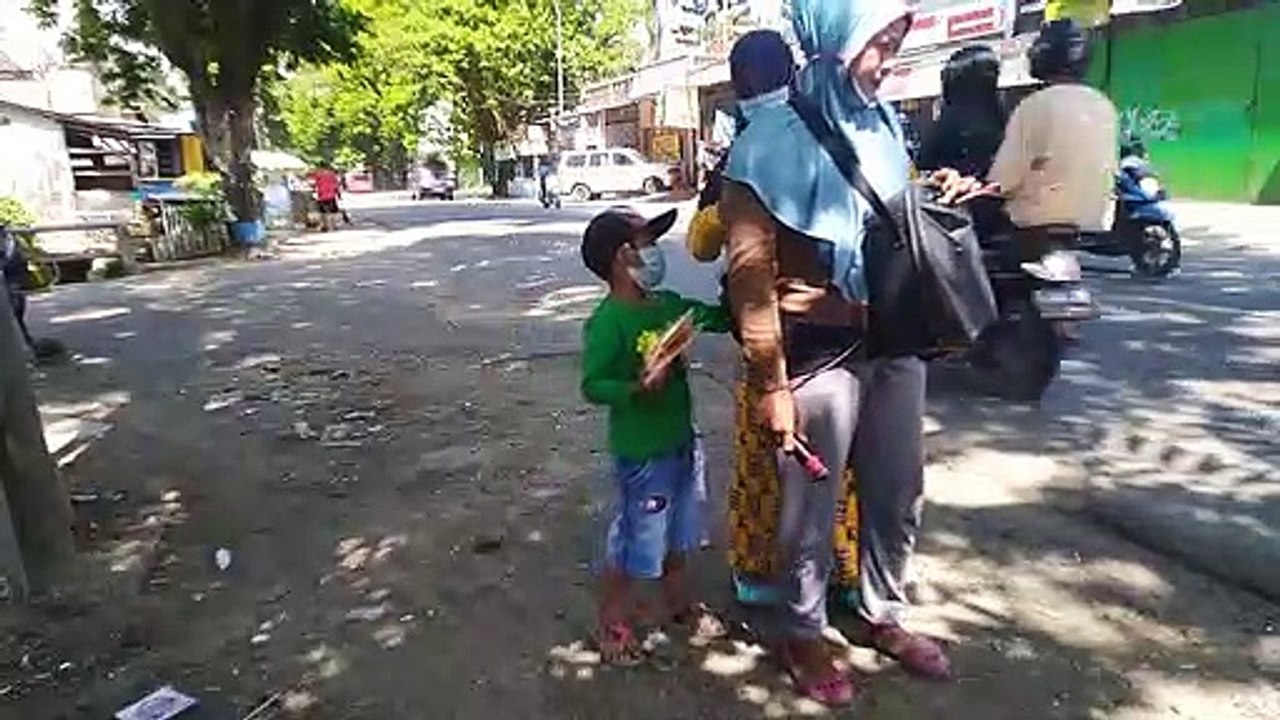 Suasana jalan raya di  area banjaran