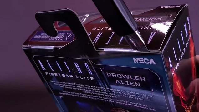 NECA Toys Aliens Fireteam Elite Prowler Alien Figure Review