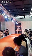 Lệ Nam khoe thần thái cực đỉnh tại Thailand's Fashion Week