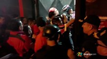 td7-Aficionados molestos irrumpen en el estadio Morera Soto-300622