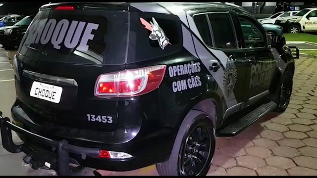 Dois indivíduos em posse de crack e cocaína são detidos pelo Pelotão de Choque, no Bairro Santa Cruz