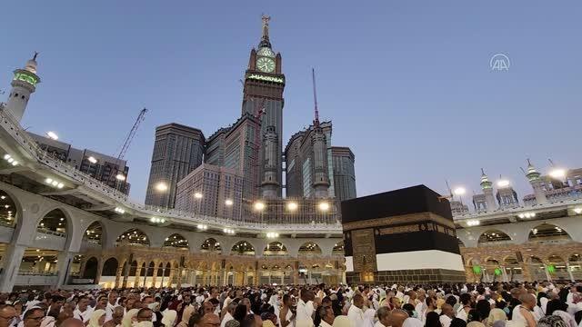 Mekke'ye ulaşan hacı adayları, ibadetlerini sürdürüyor