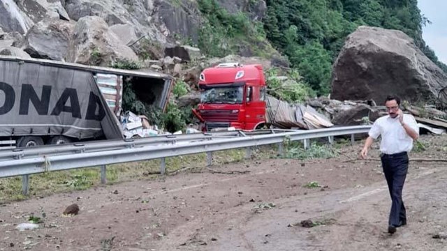 Artvin’de heyelan: Ölü ve yaralılar var