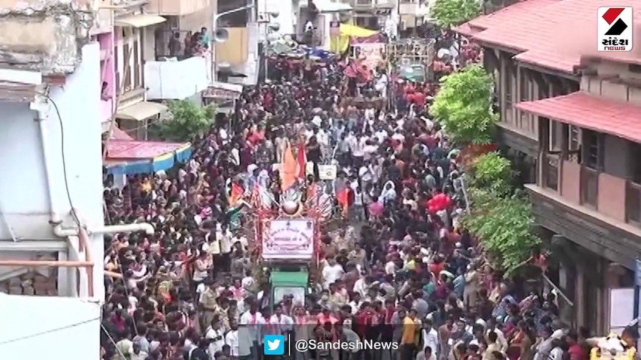 રથ ખાડિયા પહોંચ્યા ત્યારે ભક્તોએ ધૂમધામથી કર્યું જગન્નાથજીનું સ્વાગત