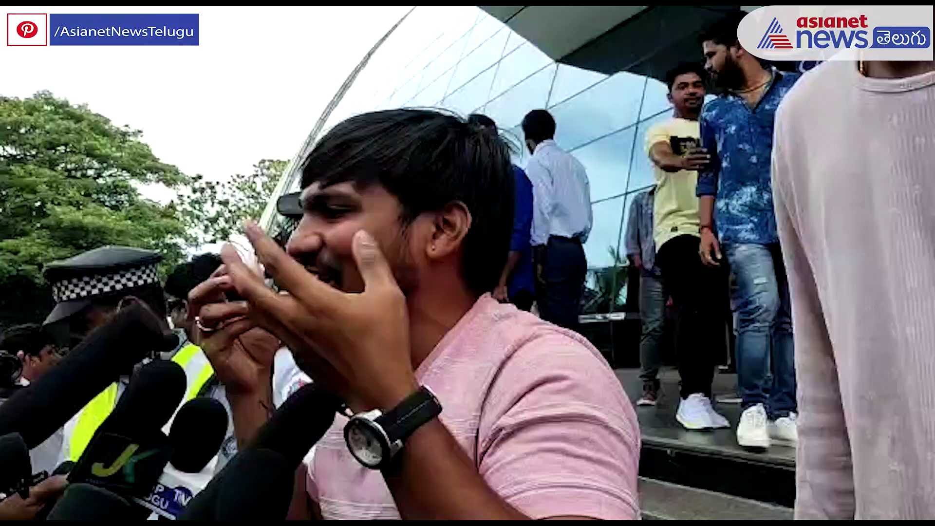 షికారు మూవీ పబ్లిక్ టాక్: ఆంటీల గురించే భయ్యా సినిమా అంతా..!