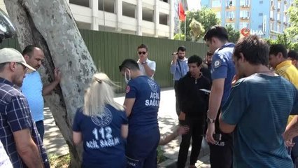 Düşürdüğü çakmağı almak için yola atlayan şahıs motosikletin altında kaldı