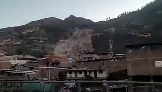 Deslizamento de terras no Peru deixa cerca de 150 casas soterradas
