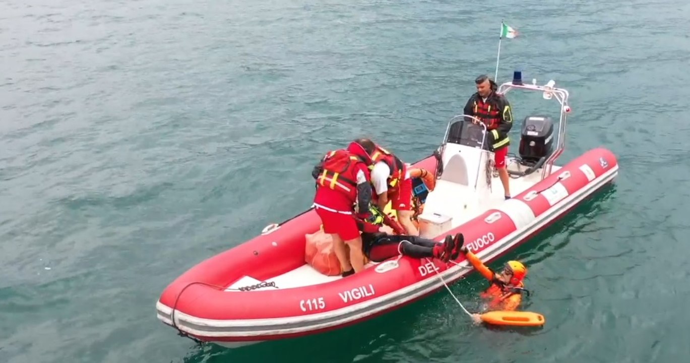Bergamo - Ricerca persone scomparse, addestramento Vigili del Fuoco sul Lago d'Iseo (01.07.22)