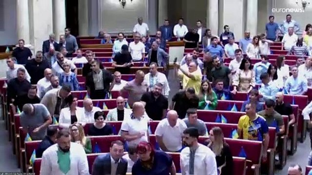 Von der Leyen a Kiev: Saremo al vostro fianco ma ora sta a voi fare le riforme