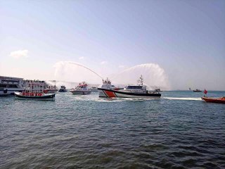 Скачать видео: 1 Temmuz Denizcilik ve Kabotaj Bayramı'nın 96. yılı Beşiktaş Meydanı'nda kutlandı