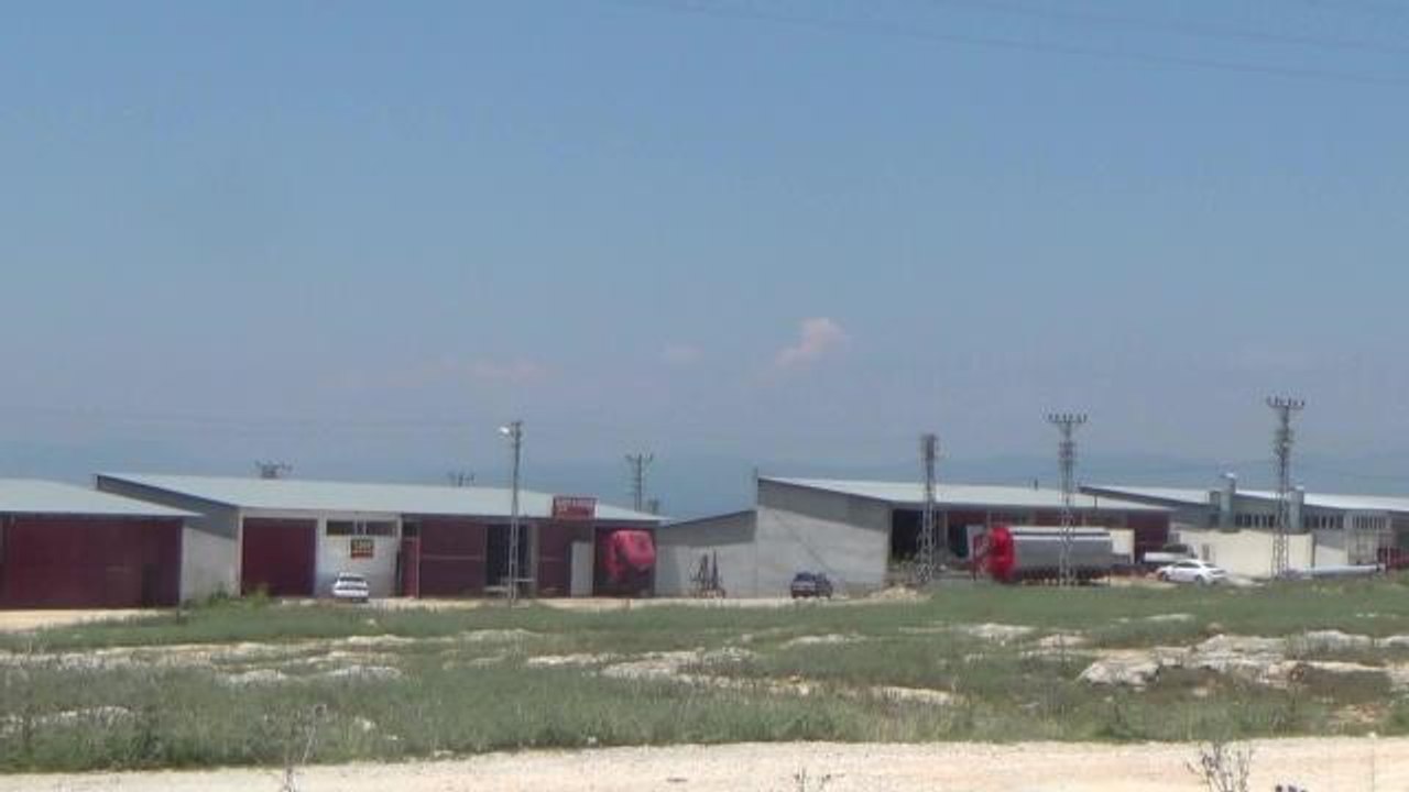 Kadirli Mobilyacılar Sitesi Esnafından Elektrik Kesintilerine Tepki: "Her Gün Elektrik Kesiliyor. İş Yerimizdeki Makineler Bozuluyor"