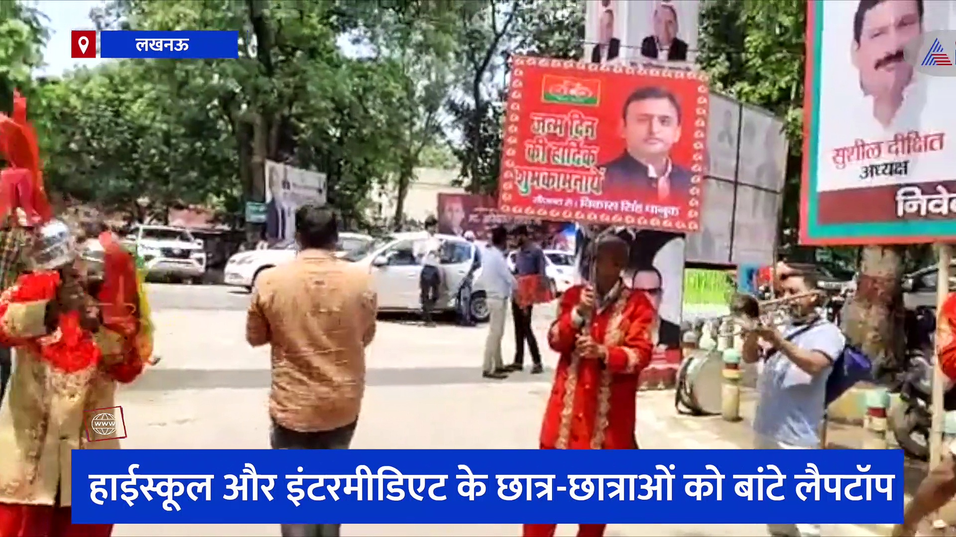 अपने जन्मदिन पर अखिलेश यादव ने की टॉपर्स से मुलाकात, सभी को दिया बड़ा तोहफा