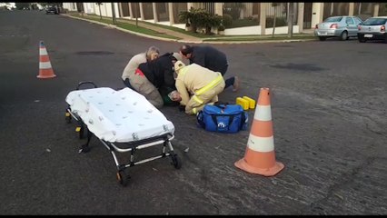 Strada e Honda Biz se envolvem em colisão no cruzamento das Ruas Santa Catarina e Osvaldo Cruz