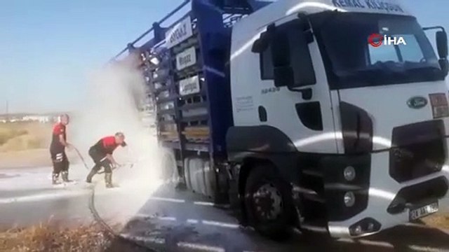 Tüp taşıyan kamyonet faciaya sebep oluyordu