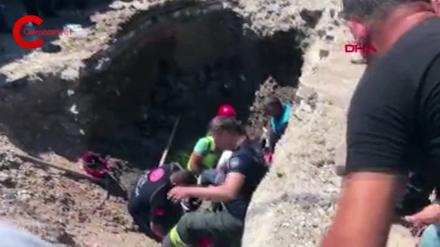 Mesai arkadaşları, göçükteki işçiye ulaşmak için elleriyle toprak kazdı