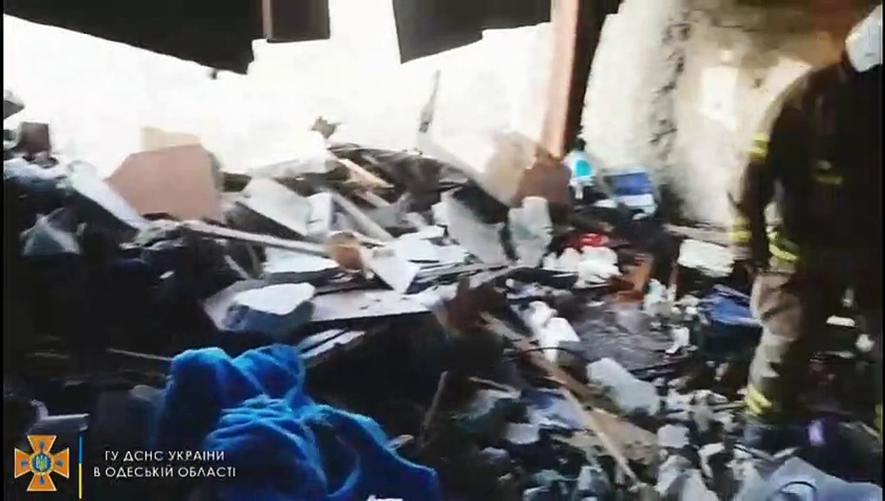 18 قتيلا في ضربات قرب أوديسا وكييف تسترد جزيرة استراتيجية
