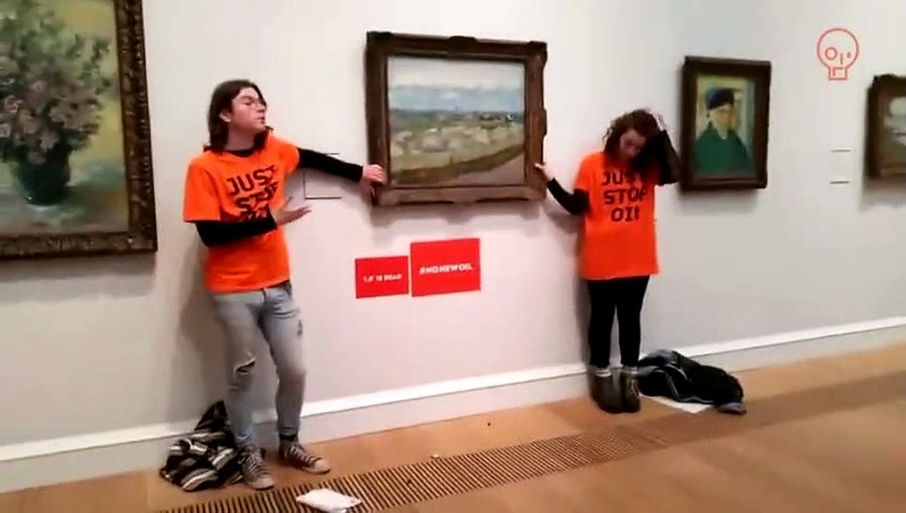 Deux militants écologistes se collent les mains sur un tableau de Van Gogh à Londres