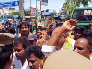 "அதிக விலைக்கு விக்கறாங்க.." புதுக்கோட்டையில் டாஸ்மாக் கடைகளை முற்றுகையிட்டு பாஜகவினர் போராட்டம்