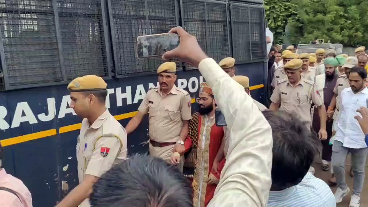 भड़काऊ भाषण देने का आरोपी मौलाना समेत दो गिरफ्तार, 14 दिन की न्यायिक अभिरक्षा में भेजा