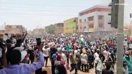 Après une journée sanglante, les forces soudanaises repoussent à nouveau les manifestants violemment