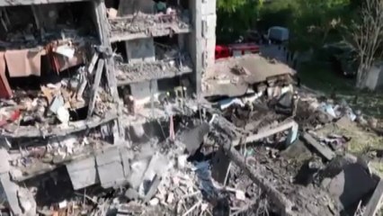 Télécharger la video: Immagini aeree dell'edificio distrutto dai missili a Odessa