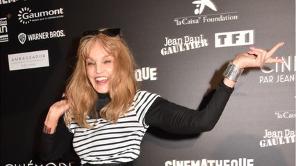 GALA VIDEO - Arielle Dombasle mystérieuse : pourquoi elle refuse de donner son âge